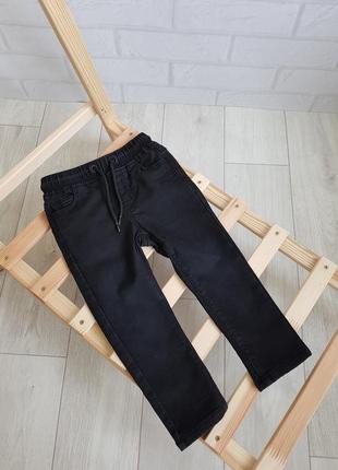 Чорні джинси на резинці👬
фірми next
12/18 місяців (86см)
стан: відмінний