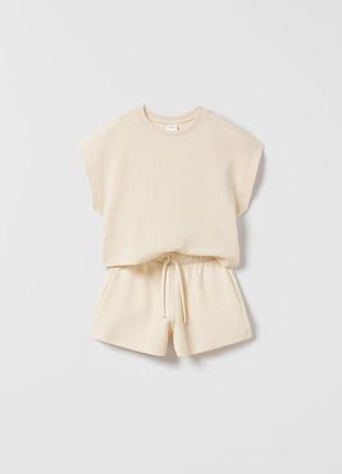 Комплект с вафельной текстурой: топ и шорты zara