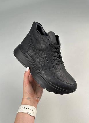 Женские кожаные кроссовки