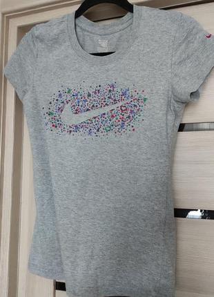 Брендова стильна жіноча футболка2 фото