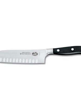 Кухонний кований ніж victorinox santoku grand maitre з повітряними кишенями 170 мм у подарунковій коробці1 фото