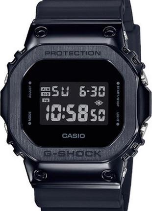 Мужские часы casio gm-5600b-1er