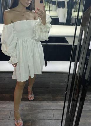 Платье мини короткая белая лен с объемными рукавами фонариками фонарик базовая стильная тренд нарядная