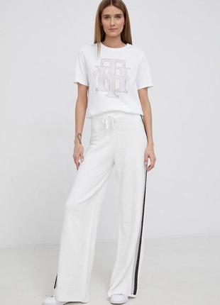 Фабричный китайский, женские спортивные штаны, брюки белые, прямые, широкие с лампасами.