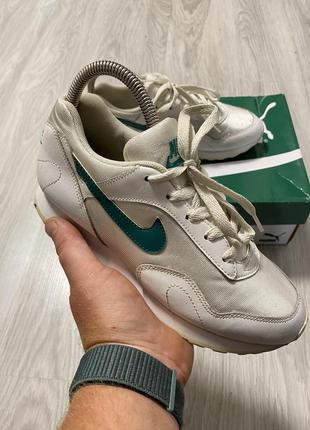 Женские кроссовки nike air outburst