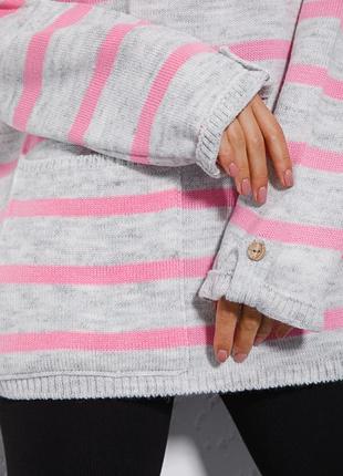 Жіночий в`язаний джемпер з ґудзиками на рукавах сірий в рожеву смужку3 фото