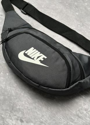 Бананка серая 1000d nike (белое лого)