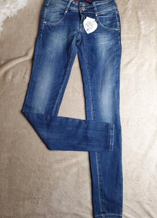 Джинсы