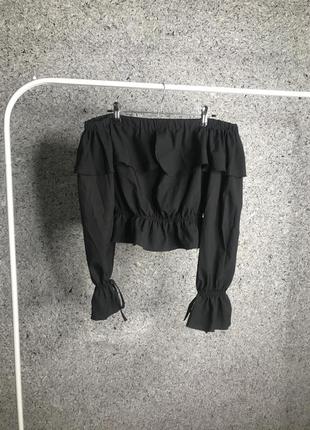 Чёрная короткая кофточка на резинке