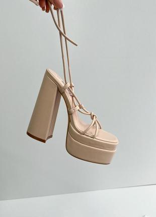 Бежевые босоножки высокий каблук