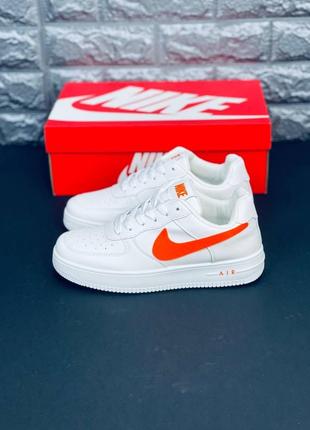 Nike air force low подростковые кроссовки белые с яркими эмблемами 36-404 фото