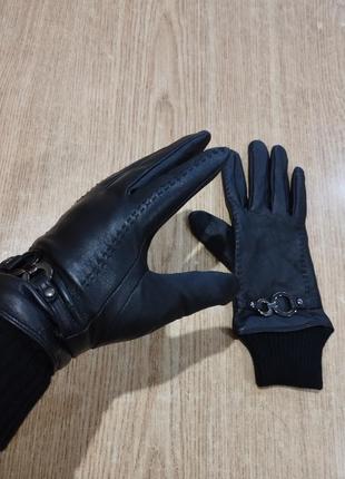Ніжні шкіряні рукавички m&amp;s з пряжкою демі1 фото