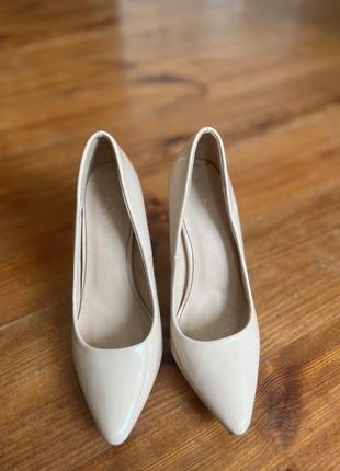 Туфлі на підборах