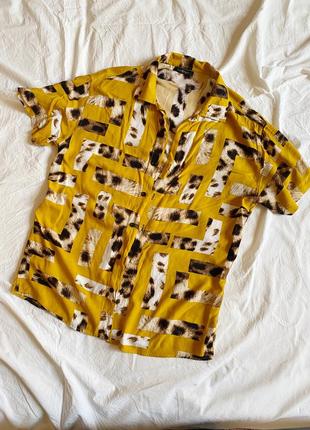 Рубашка горчичная из вискозы с коротким рукавом, леопард1 фото