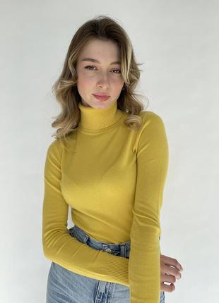 Жіноча водолазка  гольфік жовтий гладкий3 фото