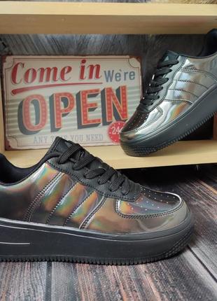 Черные лакированные женские кроссовки