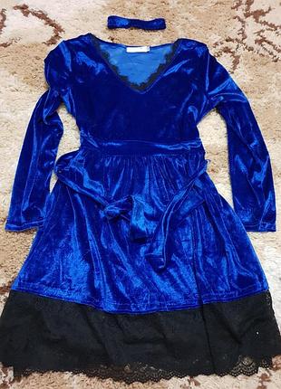 Шикарное велюровое платье с чокером и ажурной вставкой numph