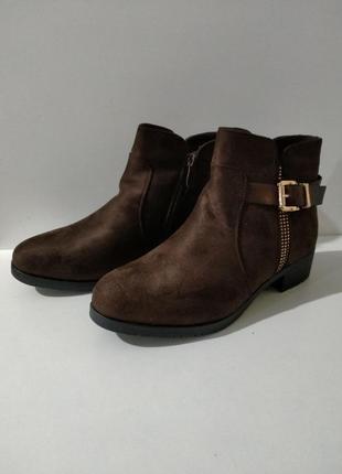 Полуботинки женские, зимние, коричневые, сбоку на молнии, прядь.в-4285.
размеры:37;38
цена-850грн