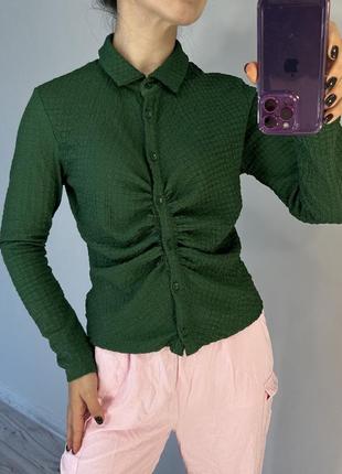 Фактурна смарагдова блуза із стяжками4 фото