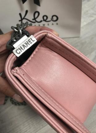 Розовая сумка chanel boy3 фото