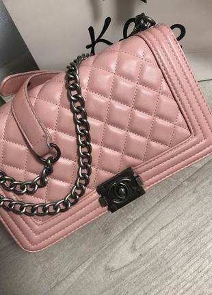 Розовая сумка chanel boy2 фото