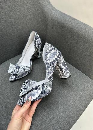 Кожаные туфли на каблуке из натуральной кожи3 фото