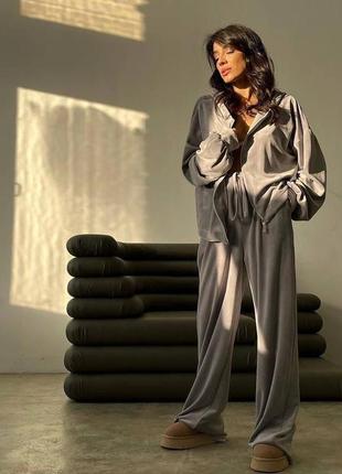 Велюровый костюм кофта зиппер на молнии со спущенным плечом оверсайз брюки палаццо хаки серый плюшевый