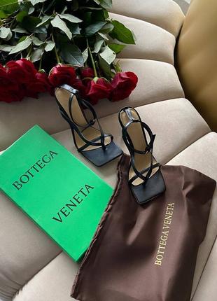 Розкішні брендові босоніжки в стилі bottega veneta