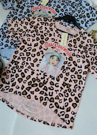 Стильна футболка з подовженою спинкою принт леопард лео з накаткою на грудях ефект рванки на стегнах9 фото