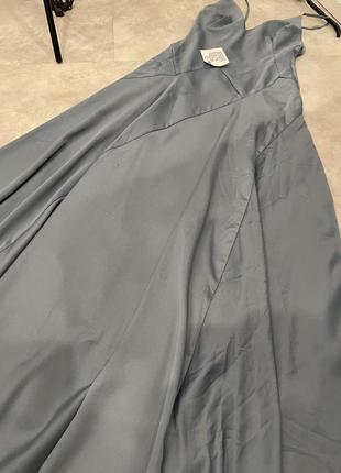 Атласное платье макси с глубоким вырезом и крестом на спине asos edition10 фото