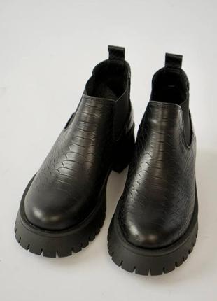 Стильные кожаные ботинки челси