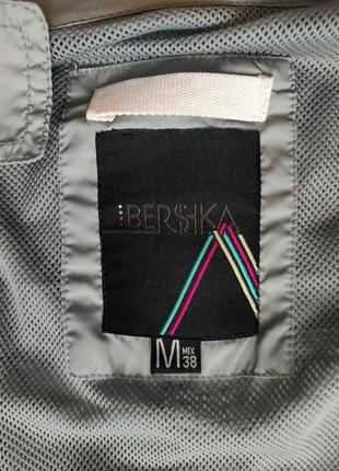 Лёгкая куртка bershka m в идеале7 фото