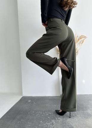 Трендовые брюки палаццо прямые брюки на высокой посадке стильные базовые черные хаки классические костюмные4 фото