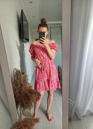 Плаття сукня з відкритими плечима