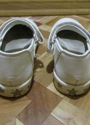 Детские туфли, кожа, белые на липучке, 31 размип, по стельке 20 см.4 фото