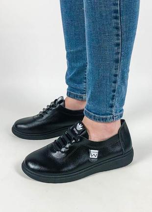 Мокасини туфлі жіночі чорні із м'якої еко шкіри на плоскій підошві