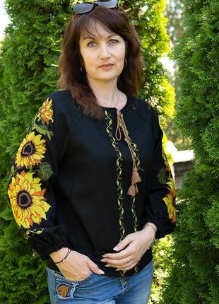 Невероятно красивая и качественная женская вышиванка лён/черная вышитая рубашка подсолнечниками украичная одежда3 фото
