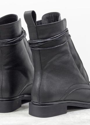 Кожаные черные стильные ботинки с лаковым носочком осень-зима8 фото