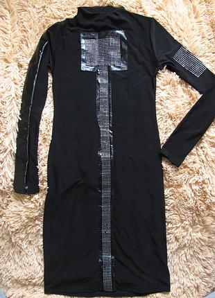 Интересное черное платье