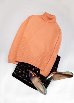 Шерстяной персиковый свитер
