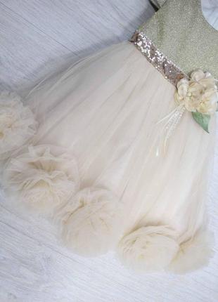 Нарядное, красивое платье с объёмными цветами внизу.сукня квітка,плаття цветок,роза.2 фото