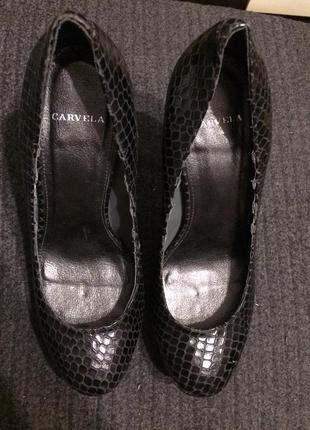 Carvela шкіряні туфлі під зміїну луску 24.5 см2 фото