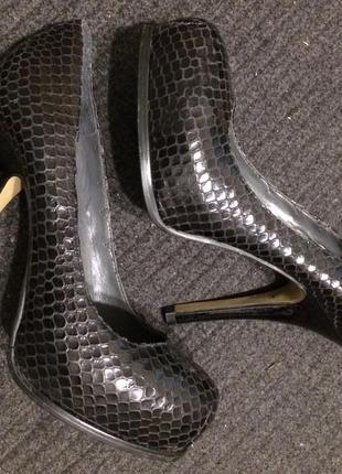 Carvela шкіряні туфлі під зміїну луску 24.5 см8 фото
