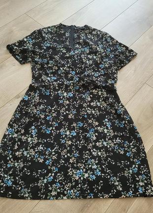 Легке плаття в квітковий принт
