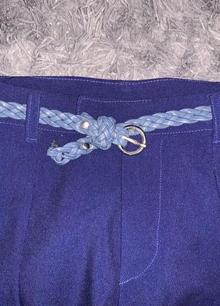 Стильные модные классические брюки синего цвета10 фото