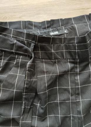 Черные брюки в клетку, 42 размера4 фото