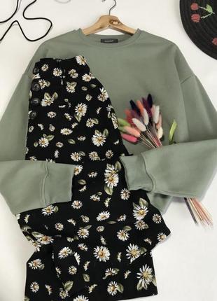 Стильные брюки палаццо в ромашки