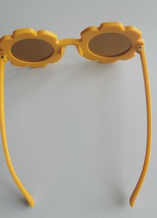 Дитячі сонцезахисні окуляри9 фото