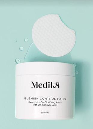 Medik8 - отшелушивающие спонжи для проблемной кожи - blemish control pass - ready-to-go clarifying pads1 фото