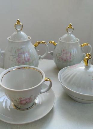 Нежный сервиз чайный с розовыми цветами и позолотой7 фото